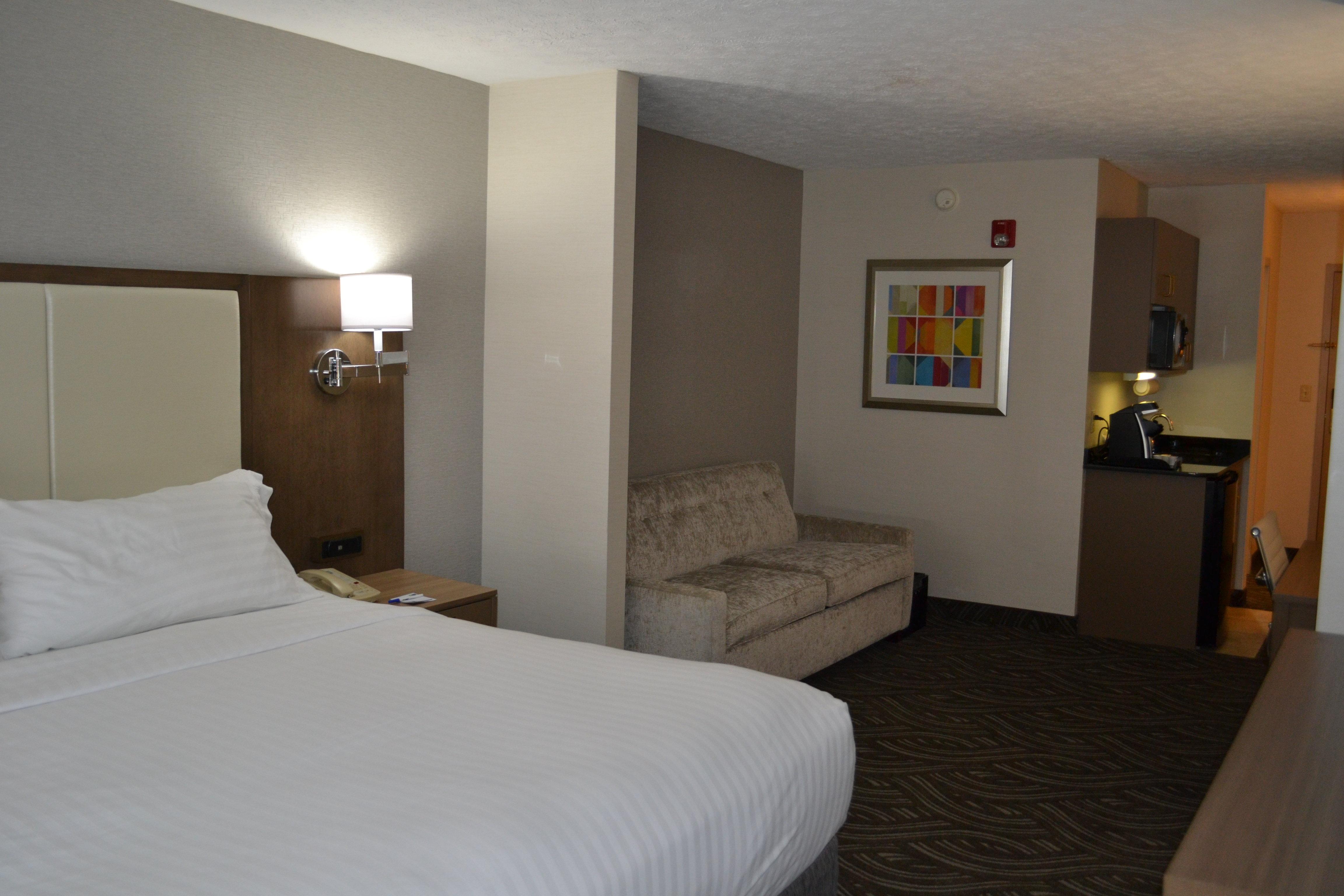 Holiday Inn Express Hotel & Suites Kent State University Bagian luar foto