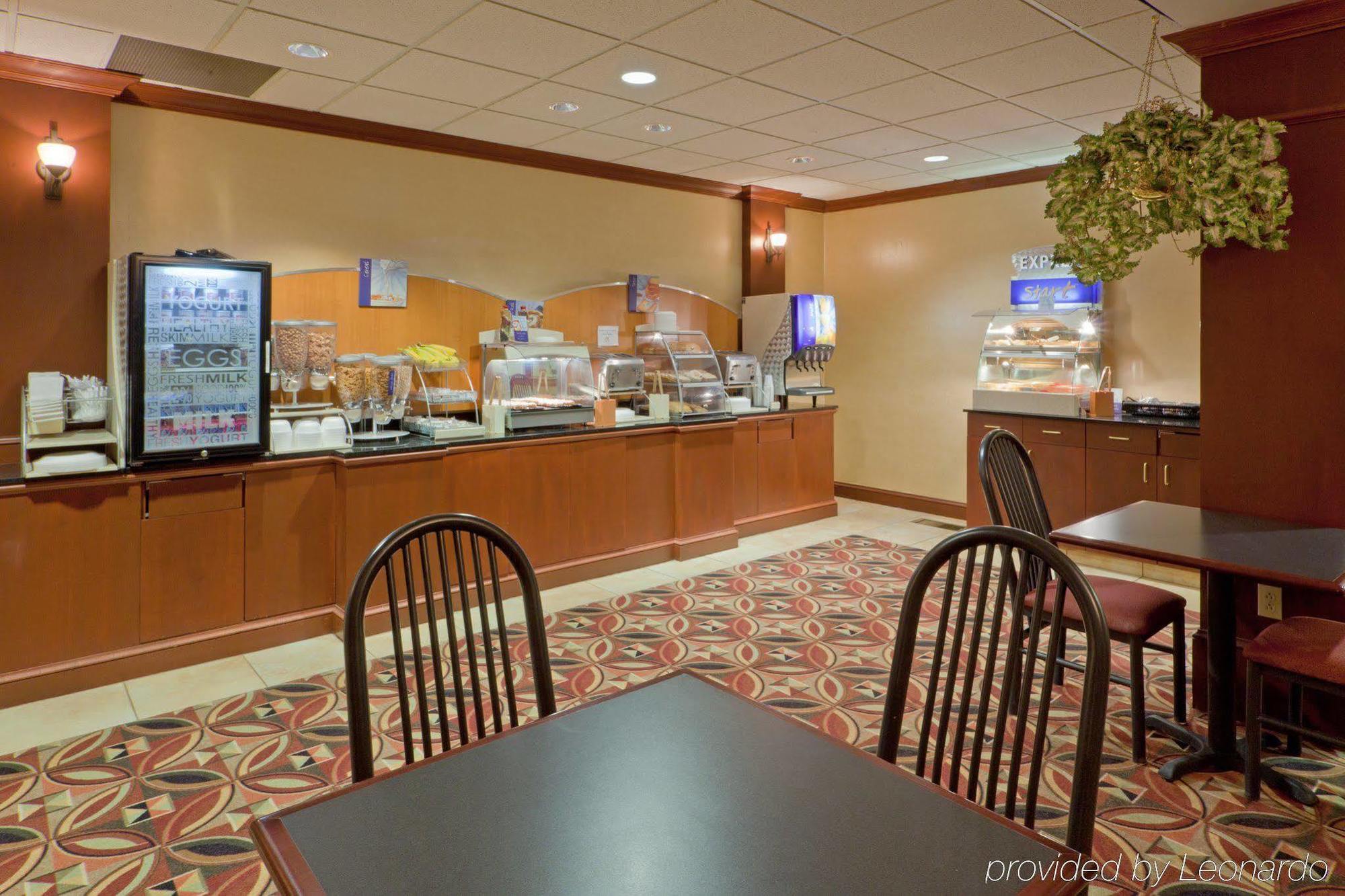 Holiday Inn Express Hotel & Suites Kent State University Restoran foto